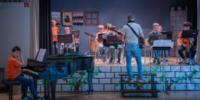 Am Besuchsmorgen musizierten auch junge Musikkünstler der JMOZ.