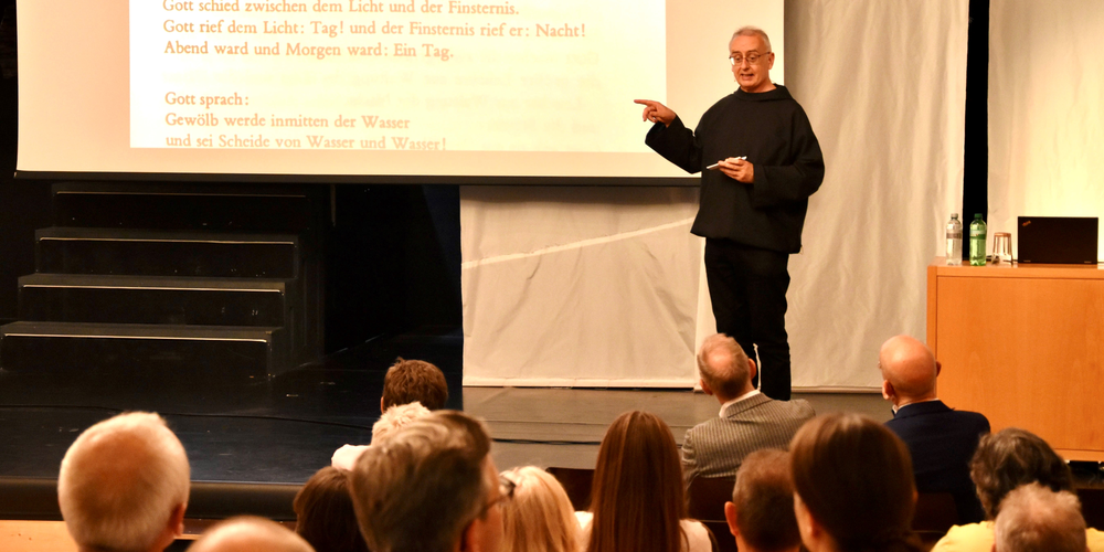 Pater Martin Werlen referiert am Kathi Wil über Spiritualität und gibt neue Denkanstösse.