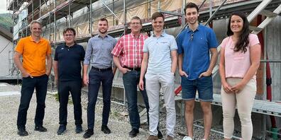 Mandatsträger der FDP mit Referent Max Gmür (v.l.n.r.): Marcel Widmer (Handelsrichter), Max Gmür (Schulratspräsident), Beni Senn (Vizepräsident), Richi Kläger (Gemeinderat), Ruben Schuler (Präsident und Kantonsrat), Nicolas Stillhard (Nationalratskandidat) und Mirjam Lang (GPK)