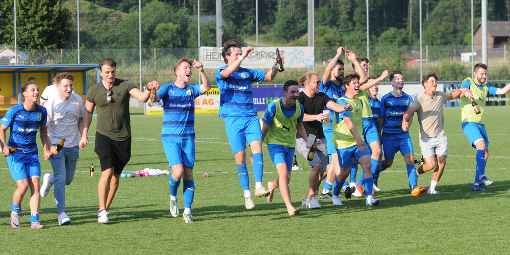 Freude herrscht: Der FC Mels spielt auch nächste Saison in der 2. Liga.