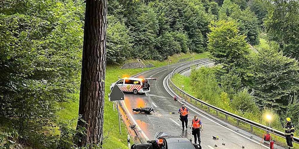 Ein 43-jähriger Motorradfahrer wird bei einem Unfall bei Chur tödlich verletzt.