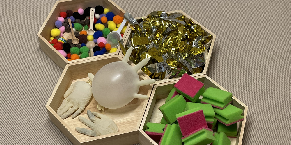 Frohes Entdecken: Im Kurs ELKI-Senso erleben Kinder alltägliche Dinge mit allen Sinnen.