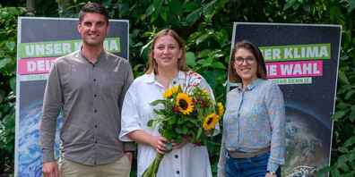 Parteipräsident Daniel Bosshard, Ständeratskandidatin Meret Grob und Nationalrätin Franziska Ryser (v.l.n.r.) .