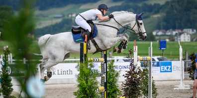 Gewann mit Douglass Chavannais (im Bild am Concours in Galgenen) den Final der kleinen Tour für sich: Annina Züger. 