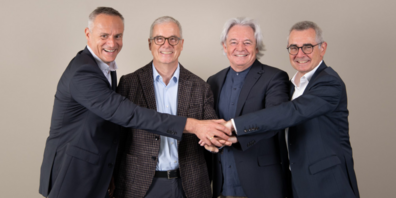 V.l.n.r.: Dr. Till Hornung, CEO der Kliniken Valens; André Zemp, Stiftungsratspräsident der Kliniken Valens; Andreas Mühlemann, Stiftungsratspräsident der Zürcher RehaZentren; Markus Gautschi, CEO der Zürcher RehaZentren.