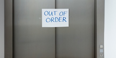 Wegen eines defekten Lifts konnte eine auf den Rollstuhl angewiesene Person das Haus nicht mehr verlassen. (Symbolbild)