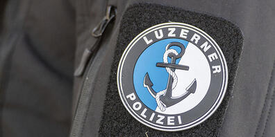 Die Luzerner Polizei prüft intern drei Schussabgaben. (Archivbild)