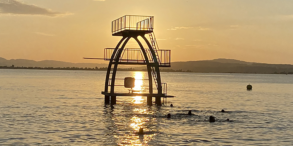 Heute Samstag wird der renovierte Sprungturm eingeweiht. 