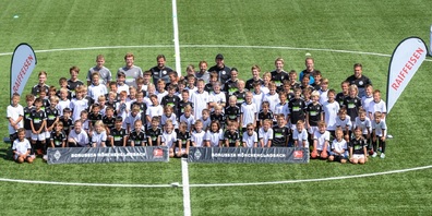 Mit der Unterstützung der Raiffeisenbanken: "Bergholz Camp" des FC Wil und der Fussballschule Borussia Mönchengladbach.