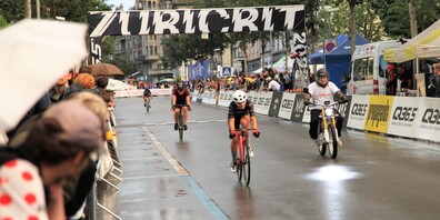 Die Strecke führt beim Lochergut und am Bullingerplatz vorbei.