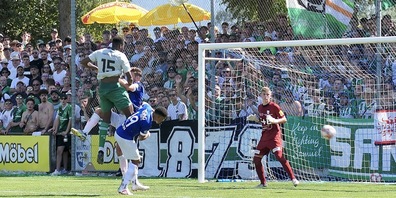 Leo Hetzel zeigte gegen den FCSG eine grossartige Partie, war aber in dieser Szene gegen den Kopfball von Diaby für einmal chancenlos. 