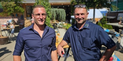 Die Firmenchefs Marco Nägele (links) und Vater Markus Nägele hiessen die Gäste zum Rundgang und zu gemütlichen Stunden willkommen.