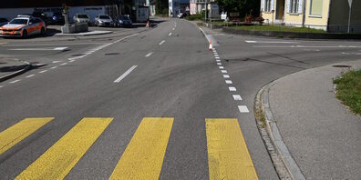 Im Kreuzungsbereich kam es zum Zusammenstoss zwischen dem Velofahrer und einem Auto.