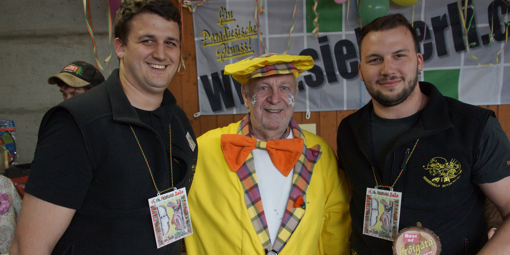 Der Best of bröigätä ging an die Narhalla Reichenburg für ihre 100-jährigen Verdienste um die Märchler Fasnacht. (Bilder: Paul A. Good)
