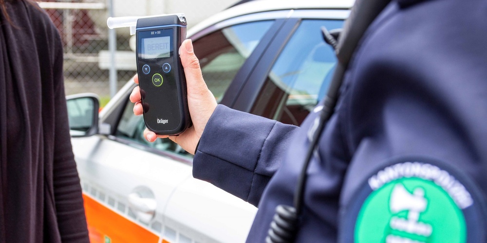 Bei diversen von der Kantonspolizei kontrollierten Verkehrsteilnehmenden ergab die Atemalkoholprobe einen zu hohen Wert. (Symbolbild)