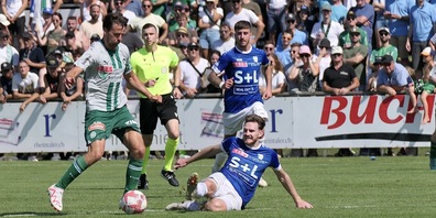 Daniel Lässer (am Boden) muss künftig ohne seinen Mittelfeldpartner Stefano D'Amico auskommen. 