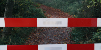 Der Gehweg beim Hallenbad Fohrbach bleibt bis Ende Jahr gesperrt.