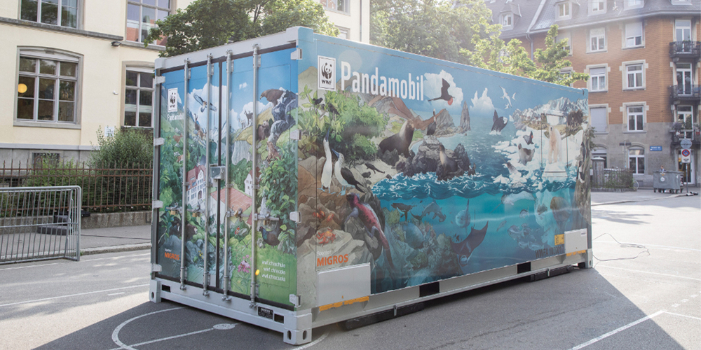 Steht ab Donnerstag für einige Tage in Heiligkreuz: Das Pandamobil des WWF.