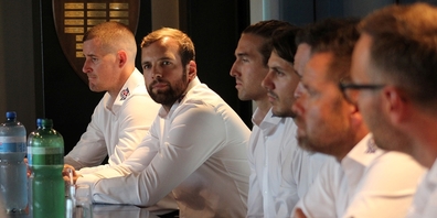 An der Vorsaison-Pressekonferenz mit Trainer und fünf Spielern nennt Lakers-Sportchef Janick Steinmann die Playoffs «ein realistisches Ziel».