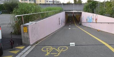 In dieser Unterführung in Schwerzenbach kollidierten zwei Velofahrerinnen. Eine 92-jährige Frau wurde dabei schwer am Kopf verletzt.