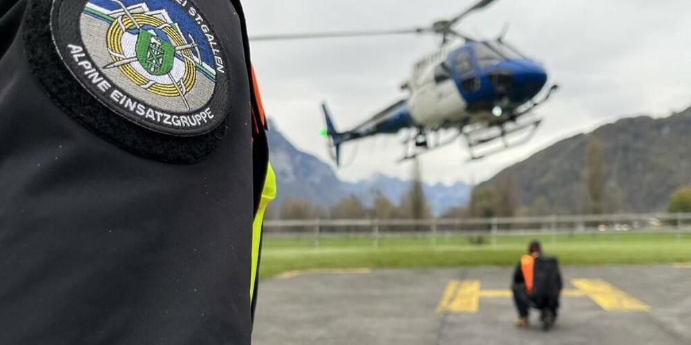 Der verletzte Gleitschirmpilot wurde mit einem Helikopter ins Spital geflogen. (Symbolbild)