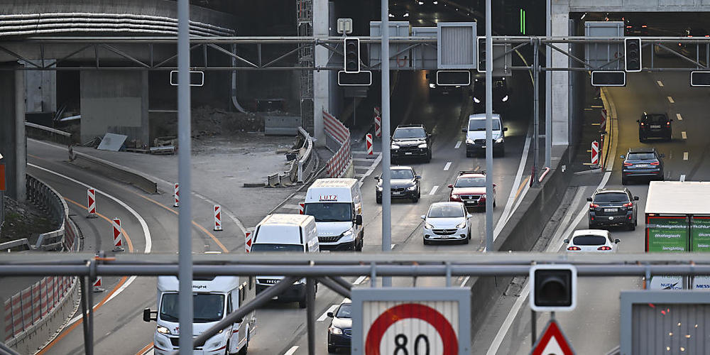 Die St. Galler Stadtautobahn soll vom Verkehr entlastet werden. Gegen den geplanten Ausbau gibt es Widerstand im St. Galler Stadtparlament. (Archivbild)