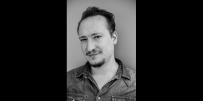 «Wenn ich mich erst auf ein Manuskript festgelegt habe, dann wird daran geschraubt, bis es fertig ist, respektive einen Puls hat», sagt der Zürcher Autor Mike Mateescu.