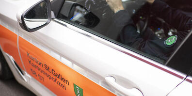 Das starke Gewitter über dem Kanton St. Gallen vom Donnerstagabend hat die Rettungskräfte in Atem gehalten: 35 Feuerwehren musste über hundert Mal ausrücken, alleine in der Stadt St. Gallen 30 Mal. Personen wurden keine verletzt. (Symbolbild)