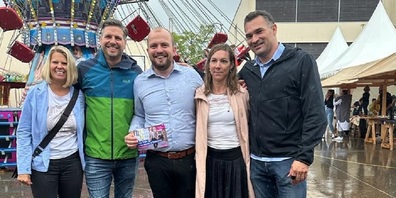 Politprominenz am  FDP Stand.