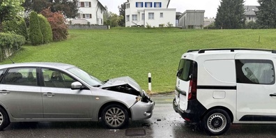Kleine Ursache, grosse Wirkung. Am auffahrenden Auto entstand ein Totalschaden