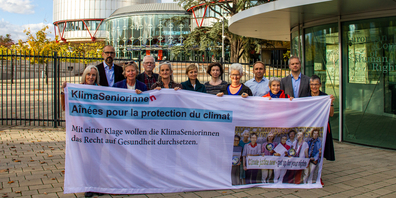Die KlimaSeniorinnen vor dem EGMR in Strasbourg