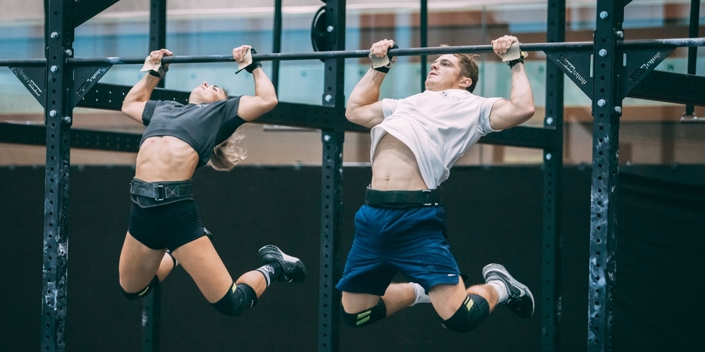 Synchrone Bewegungen wie Butterfly Pull-ups sind wichtiger Bestandteil von Teamwettkämpfen