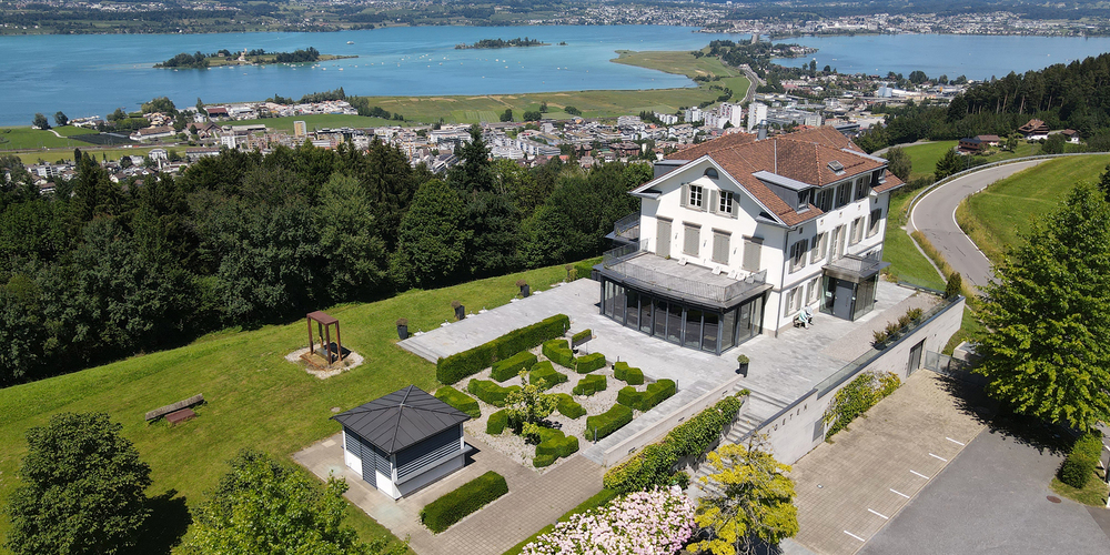 Gut mit dem Helikopter erreichbar: das Gasthaus Luegeten ob Pfäffikon.