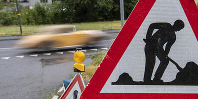 Der Kanton Schwyz will die Planung und Genehmigung von Strassenvorhaben neu organisieren. (Symbolbild)