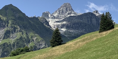 Auch zentral ist die Ausrüstung beim Wandern. (Symbolbild)