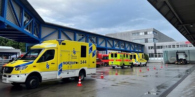 Im Einsatz standen auch fünf Rettungswagen und eine mobile Patientensammelstelle.