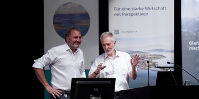 Prof. Daniel Schwendemann (l.) und Alex Simeon sprechen an der 50. OST-Innovationstagung über Kreislaufwirtschaft bei Kunststoffen.