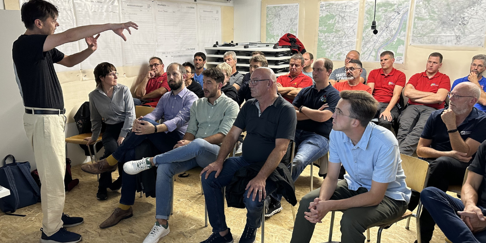 Alan Germann informiert die Entscheidungsträger der verschiedenen Gremien über die Sicherstellung der Trinkwasserversorgung in schweren Mangellagen und stellte den Konzeptentwurf vor