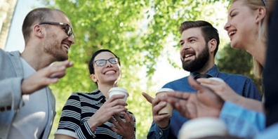 Beim «Green-Desk-Day» trifft man sich spontan im Freien, um zum Arbeiten und Networken.