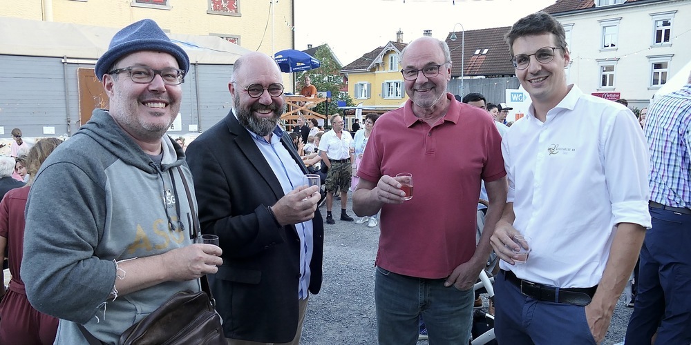 Sie amüsierten sich beim Dorffest in Marbach prächtig, v.l. Mario Haltiner, Martin und Ruedi Kobelt sowie Daniel Gruber