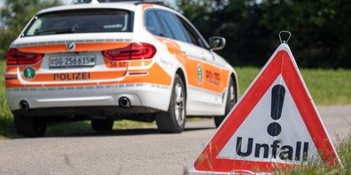 Die Kantonspolizei St.Gallen meldet aus Uznach einen Verkehrsunfall im Kreisverkehr. (Symbolbild)