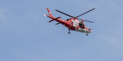 In Wolfhausen wurde eine schwer verletzte Rennvelofahrerin von der Rega ins Spital geflogen. (Archivbild)