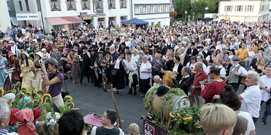 NIcht überall wurde am Samstag so friedlich-fröhlich gefeiert, wie auf dem Torkelfest in Berneck. 