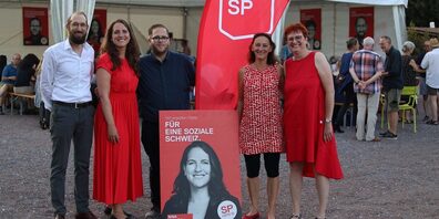 Die Kandidierenden für den Nationalrat: Kenny Greber, Nina Schläfli, Lukas Auer, Marina Bruggmann und Barbara Dätwyler Weber. (von links nach rechts)