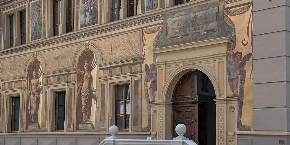 Die Schwyzer Regierung will die Besitzer und Besitzerinnen von denkmalgeschützten Liegenschaften bei Mehrkosten finanziell unterstützen. (Archivbild)