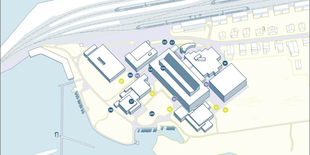 Ein Rundgang entlang von 17 Stationen auf dem Campus Rapperswil gibt mittels mobile device und virtueller Realität vor Ort einen 3D-Einblick in die Studienarbeiten. 