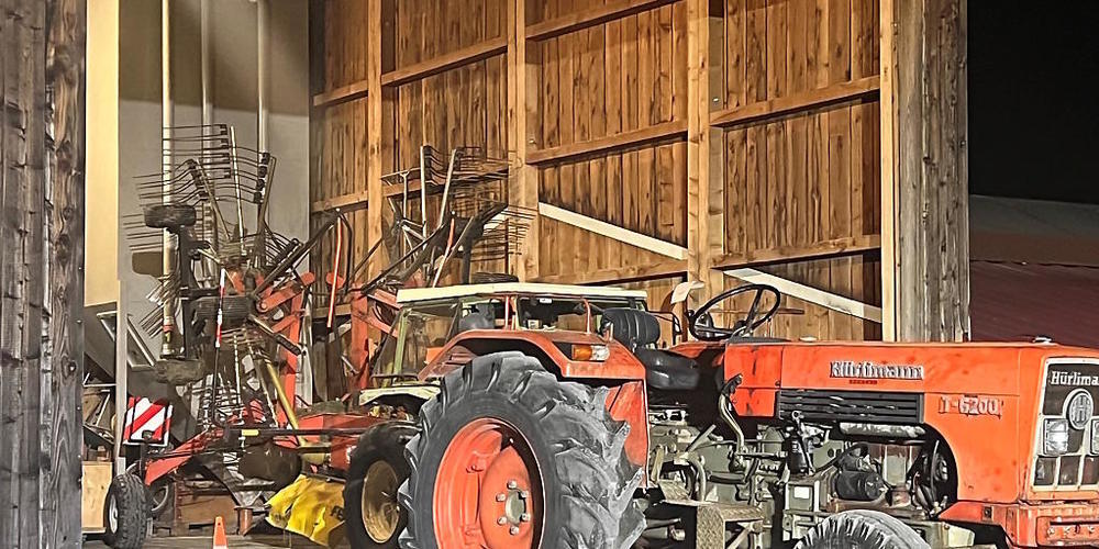Hat sich selbständig gemacht und einen Bauern überrollt: Traktor in Dietschwil-Kirchberg im Kanton St. Gallen.