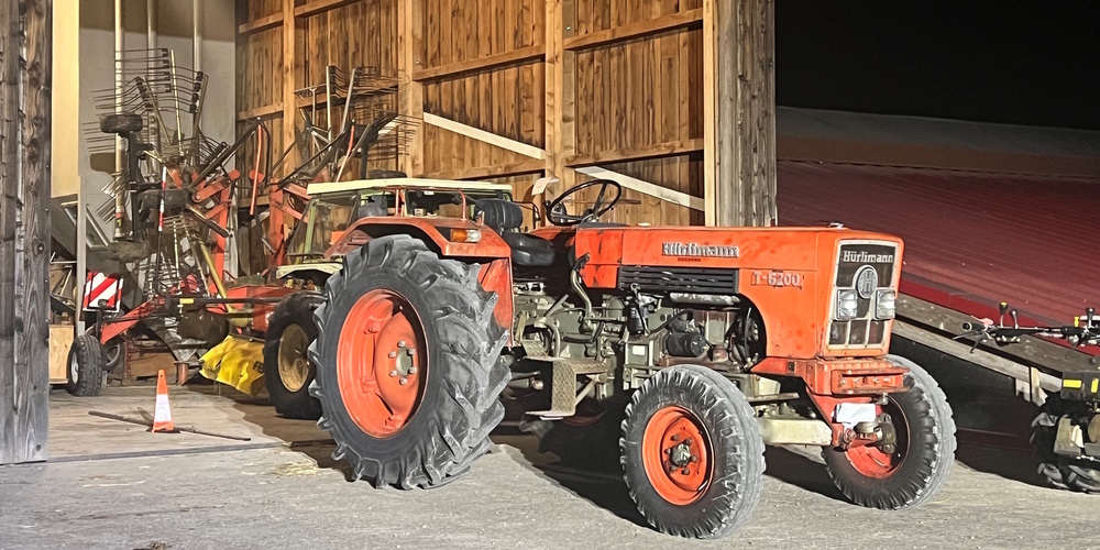 Der Traktor erfasste den 27-Jährigen. 