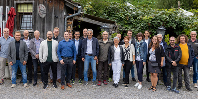 Mitglieder vor der Buschenschenke Berneck an der 17. Hauptversammlung Ende August
