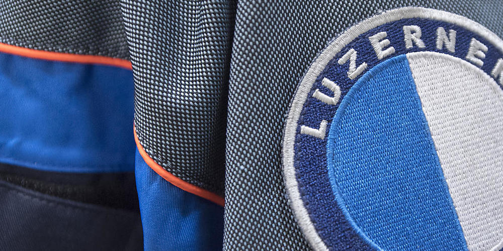 Die Luzerner Polizei hat einen Taschendieb, der mit dem Motorrad unterwegs war, festgenommen. (Symbolbild)